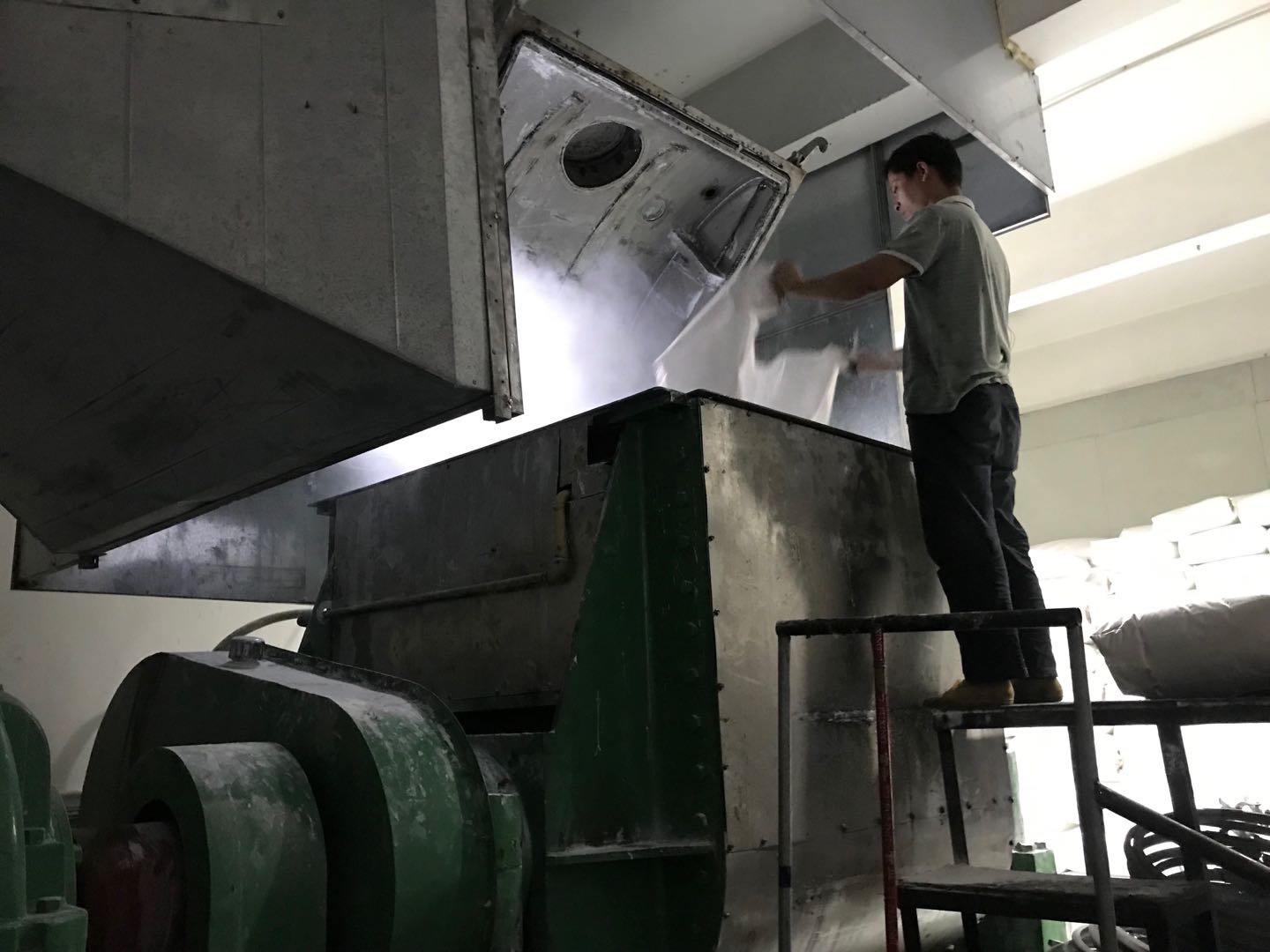 ISO認(rèn)證，加深液態(tài)硅膠生產(chǎn)設(shè)備的認(rèn)識